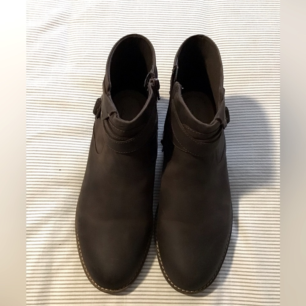 Clarks brown leather booties size 9 1/2